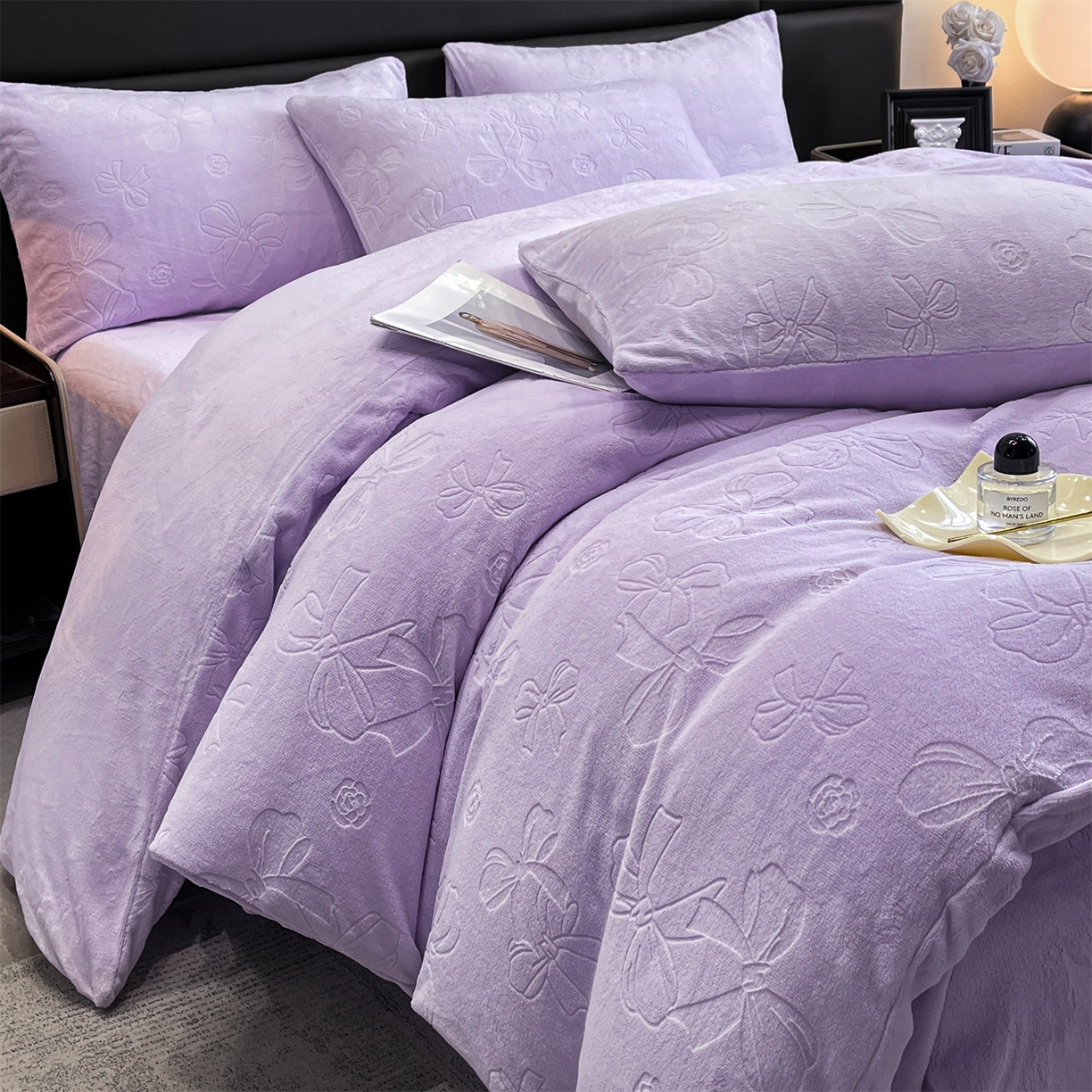 91家纺网 家纺一手货源 找家纺 星座家纺 2025新款牛奶绒雕花四件套 蝴蝶结-紫