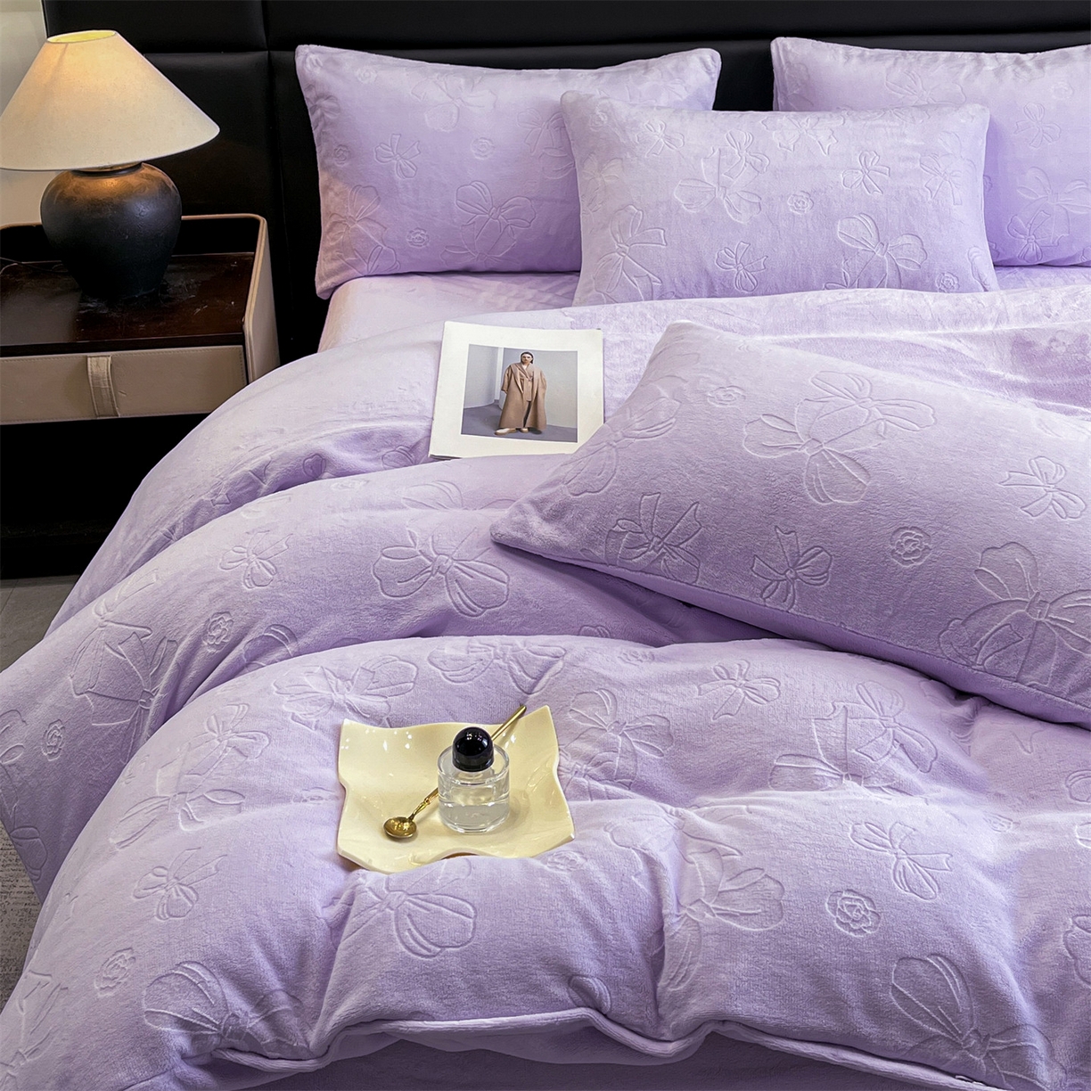 91家纺网 家纺一手货源 找家纺 星座家纺 2025新款牛奶绒雕花四件套 蝴蝶结-紫