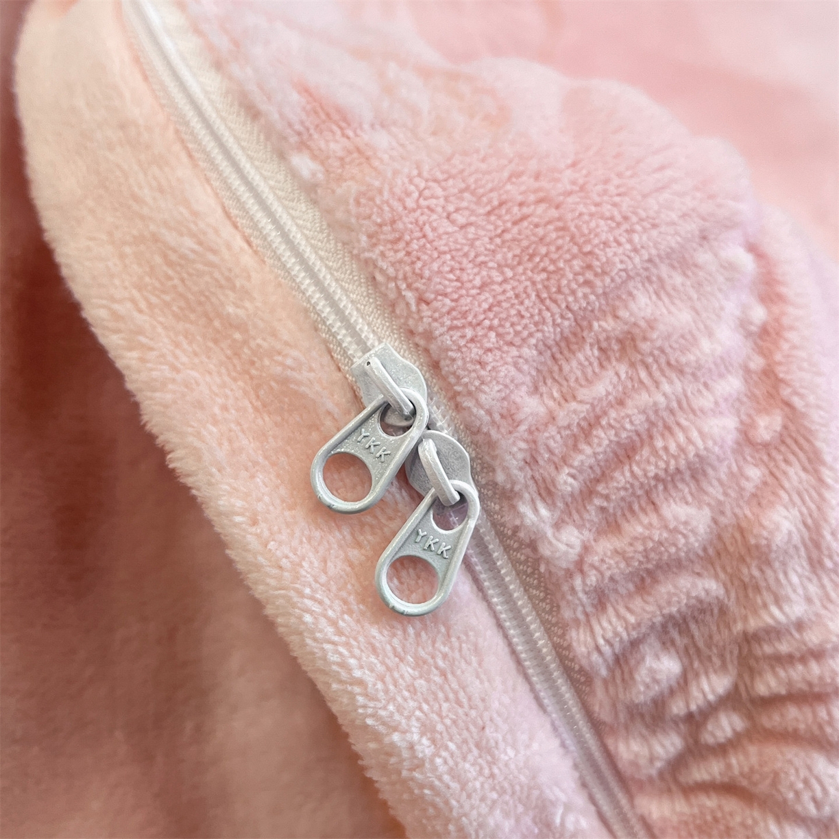 91家纺网 家纺一手货源 找家纺 星座家纺 2025新款牛奶绒雕花四件套 蝴蝶翩翩-粉