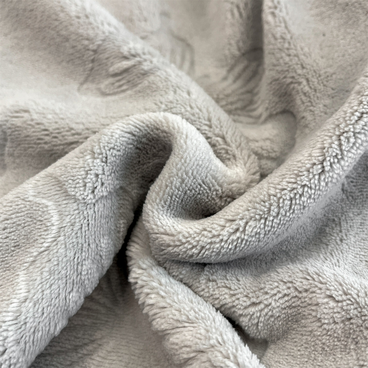 91家纺网 家纺一手货源 找家纺 星座家纺 2025新款牛奶绒雕花四件套 蝴蝶翩翩-灰