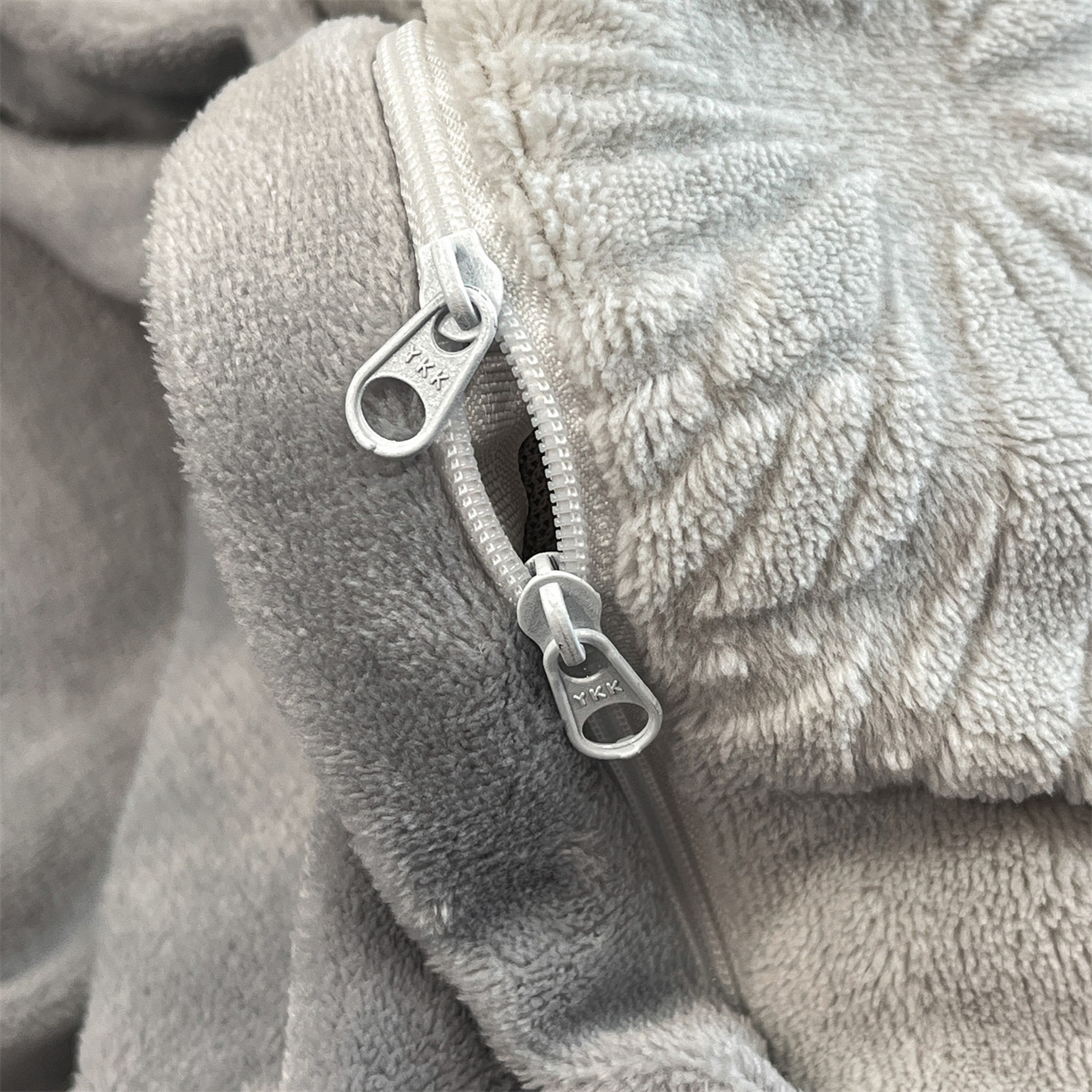 91家纺网 家纺一手货源 找家纺 星座家纺 2025新款牛奶绒雕花四件套 蝴蝶翩翩-灰