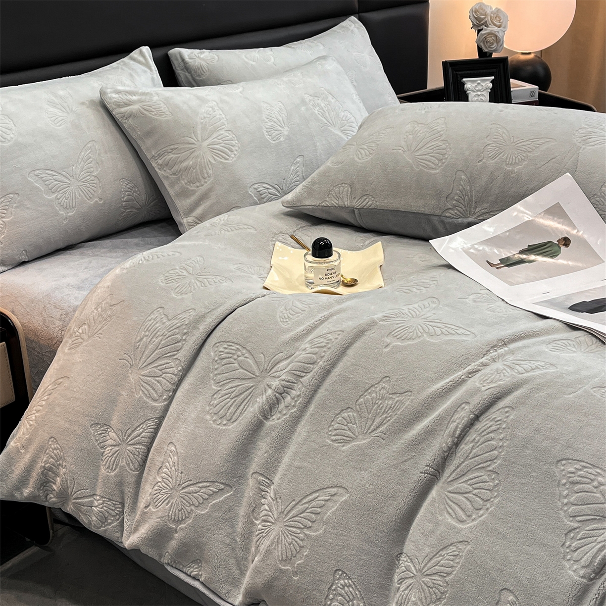 91家纺网 家纺一手货源 找家纺 星座家纺 2025新款牛奶绒雕花四件套 蝴蝶翩翩-灰