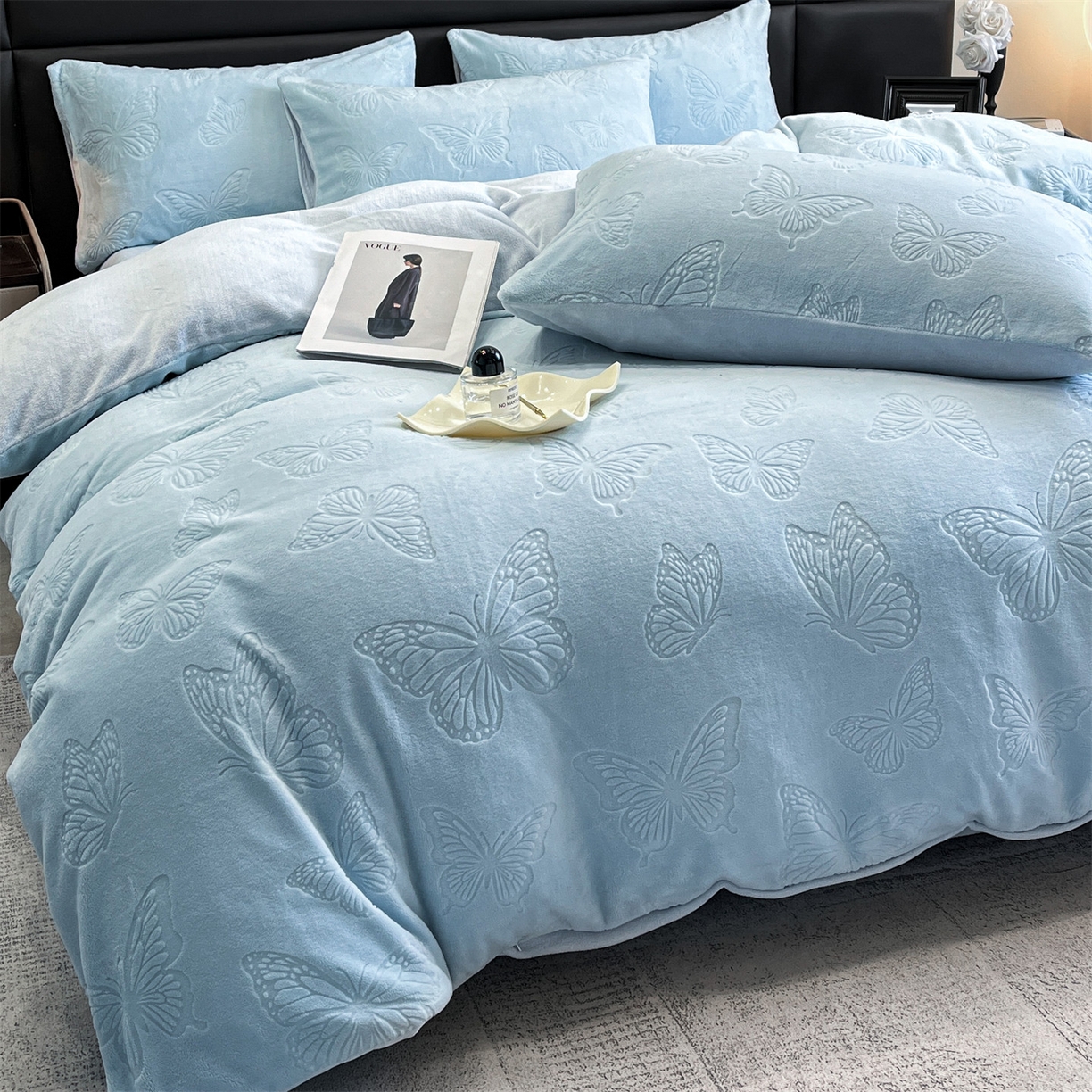 91家纺网 家纺一手货源 找家纺 星座家纺 2025新款牛奶绒雕花四件套 蝴蝶翩翩-蓝