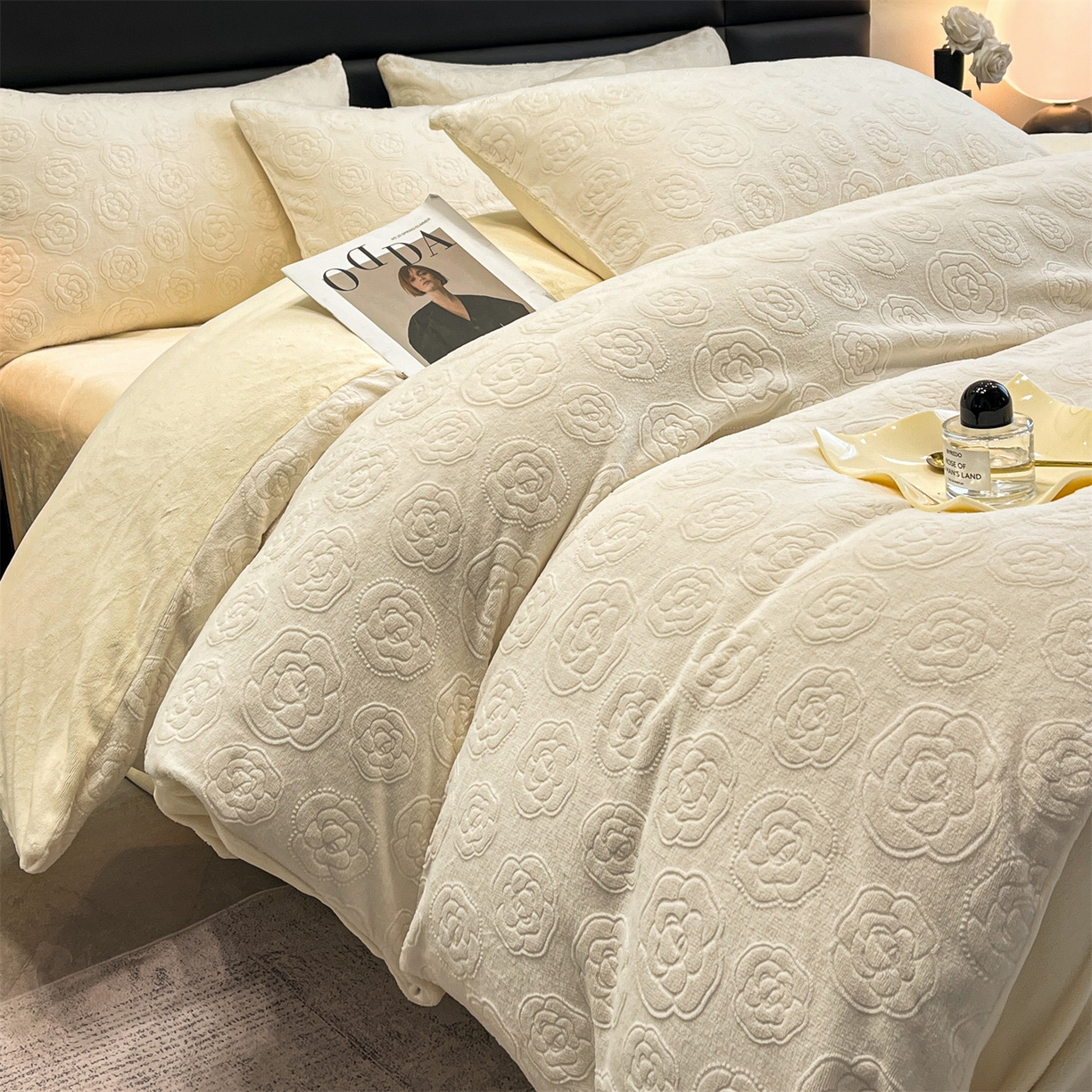 91家纺网 家纺一手货源 找家纺 星座家纺 2025新款牛奶绒雕花四件套 山茶花-白