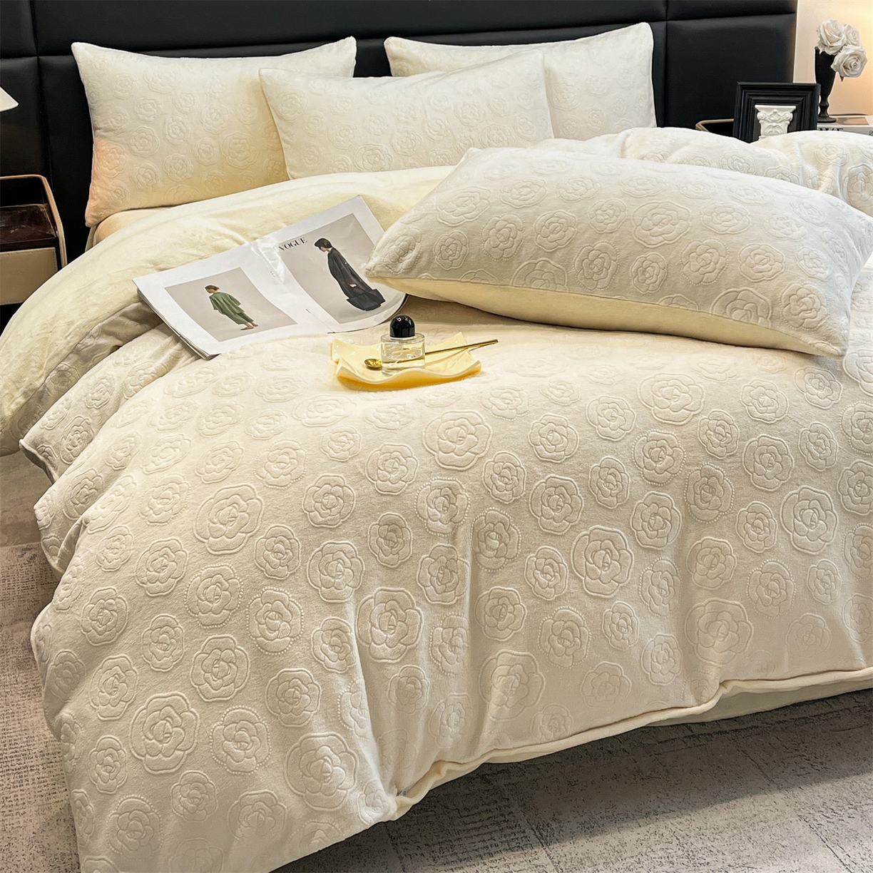 91家纺网 家纺一手货源 找家纺 星座家纺 2025新款牛奶绒雕花四件套 山茶花-白