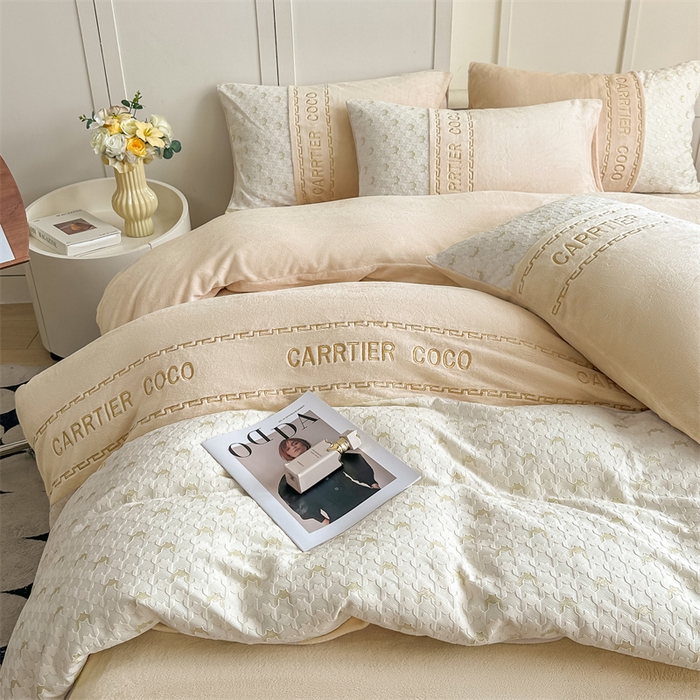 91家纺网 家纺一手货源 找家纺 （总）灰鲸 2025新款牛奶绒拼接刺绣雕花套件-贝娜