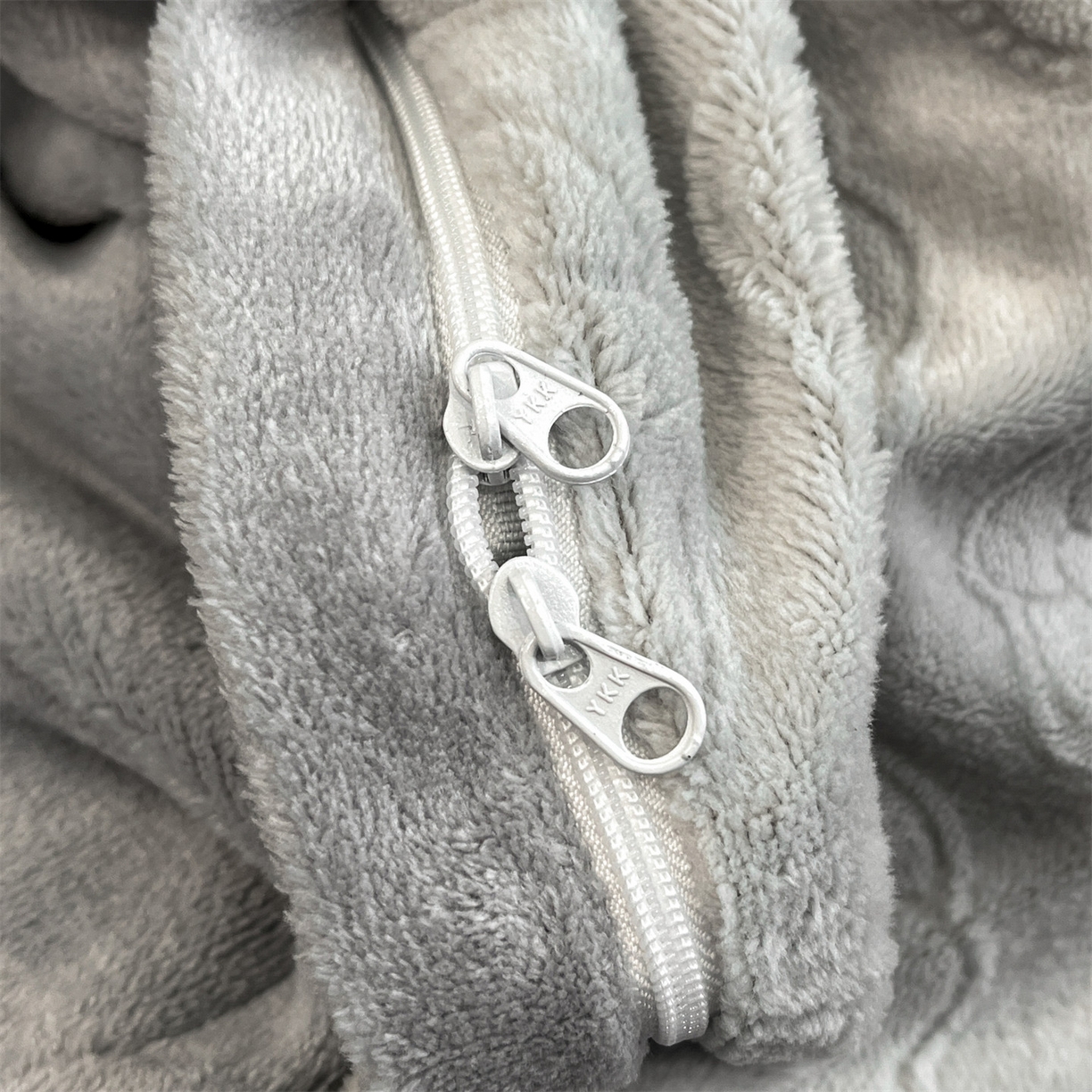 91家纺网 家纺一手货源 找家纺 星座家纺 2025新款牛奶绒雕花四件套 山茶花-灰