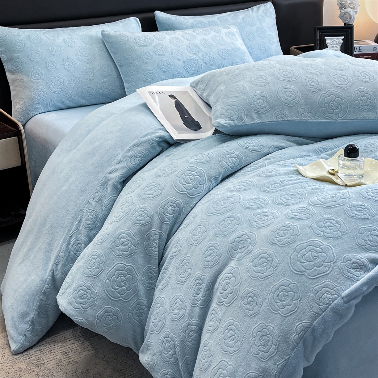 91家纺网 家纺一手货源 找家纺 星座家纺 2025新款牛奶绒雕花四件套 山茶花-蓝