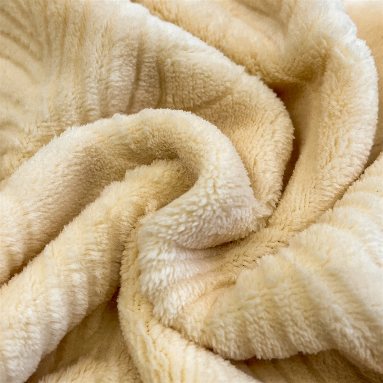 91家纺网 家纺一手货源 找家纺 星座家纺 2025新款牛奶绒雕花四件套 叶语-黄