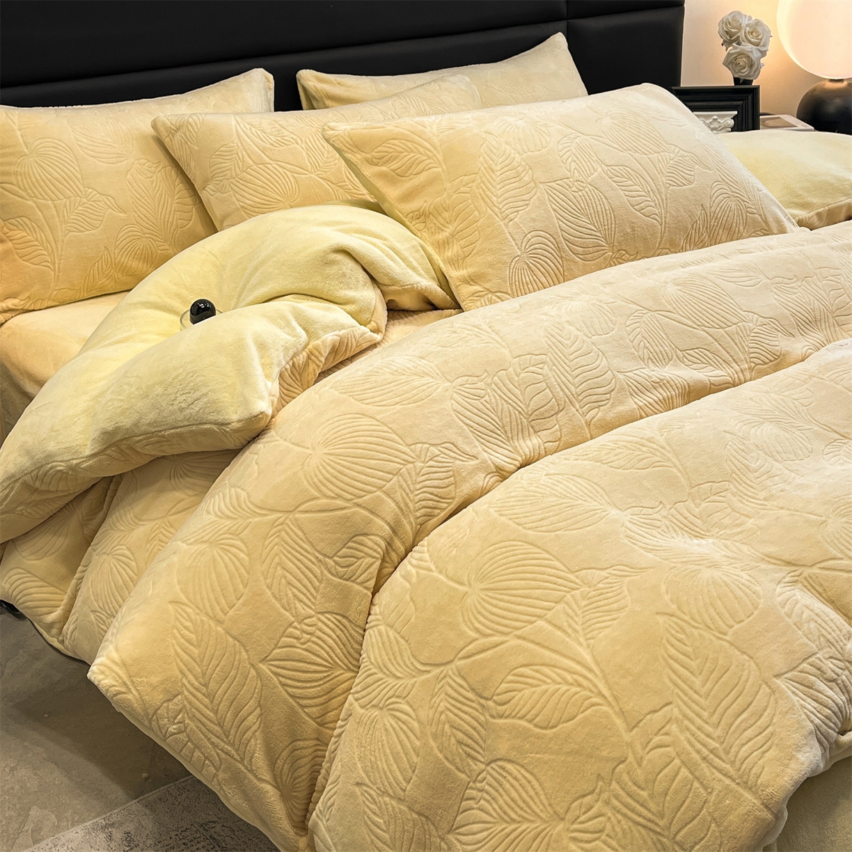 91家纺网 家纺一手货源 找家纺 星座家纺 2025新款牛奶绒雕花四件套 叶语-黄