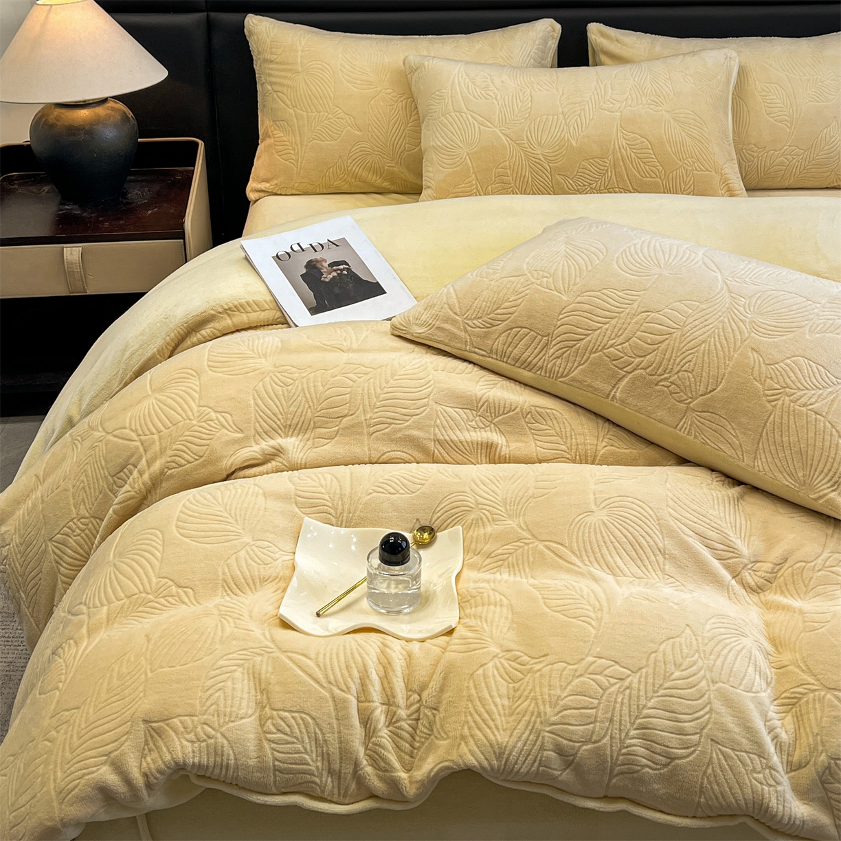 91家纺网 家纺一手货源 找家纺 星座家纺 2025新款牛奶绒雕花四件套 叶语-黄