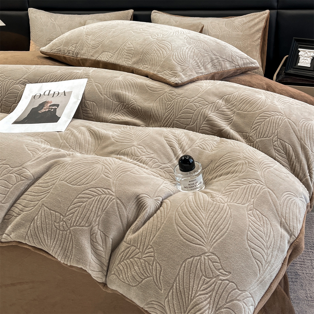 91家纺网 家纺一手货源 找家纺 星座家纺 2025新款牛奶绒雕花四件套 叶语-咖