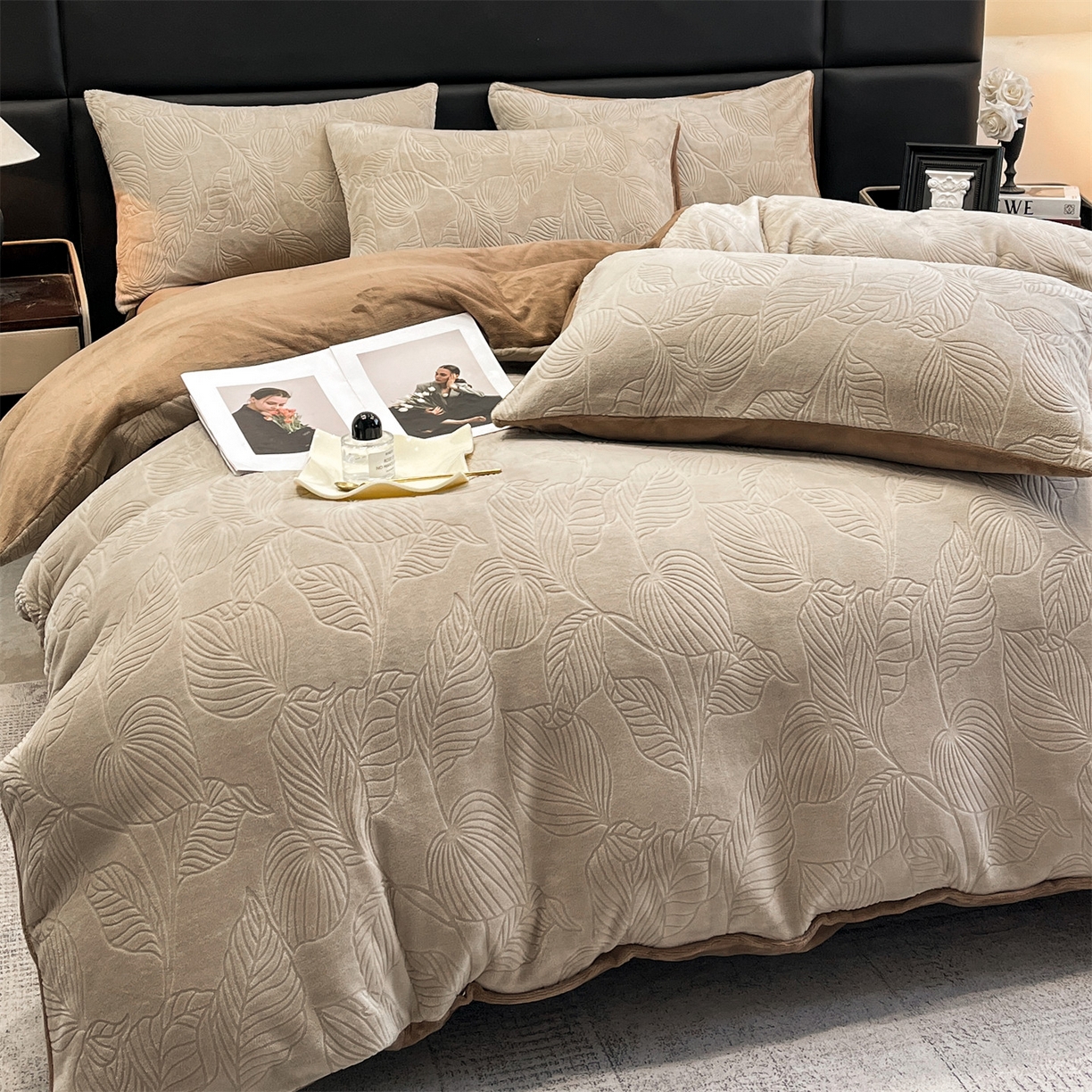 91家纺网 家纺一手货源 找家纺 星座家纺 2025新款牛奶绒雕花四件套 叶语-咖