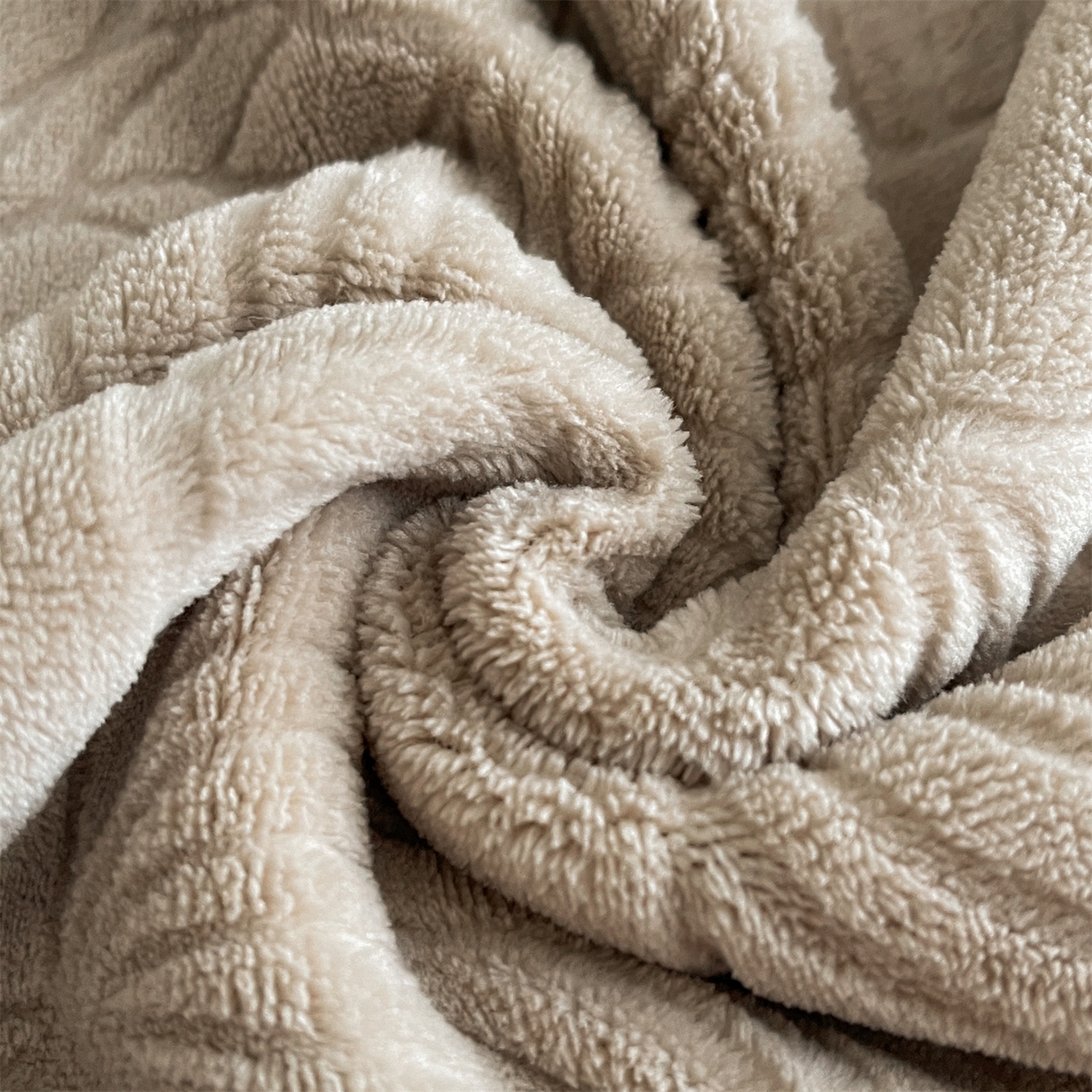 91家纺网 家纺一手货源 找家纺 星座家纺 2025新款牛奶绒雕花四件套 叶语-咖