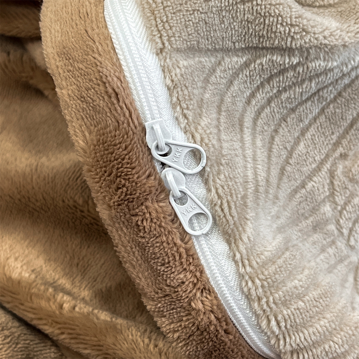 91家纺网 家纺一手货源 找家纺 星座家纺 2025新款牛奶绒雕花四件套 叶语-咖