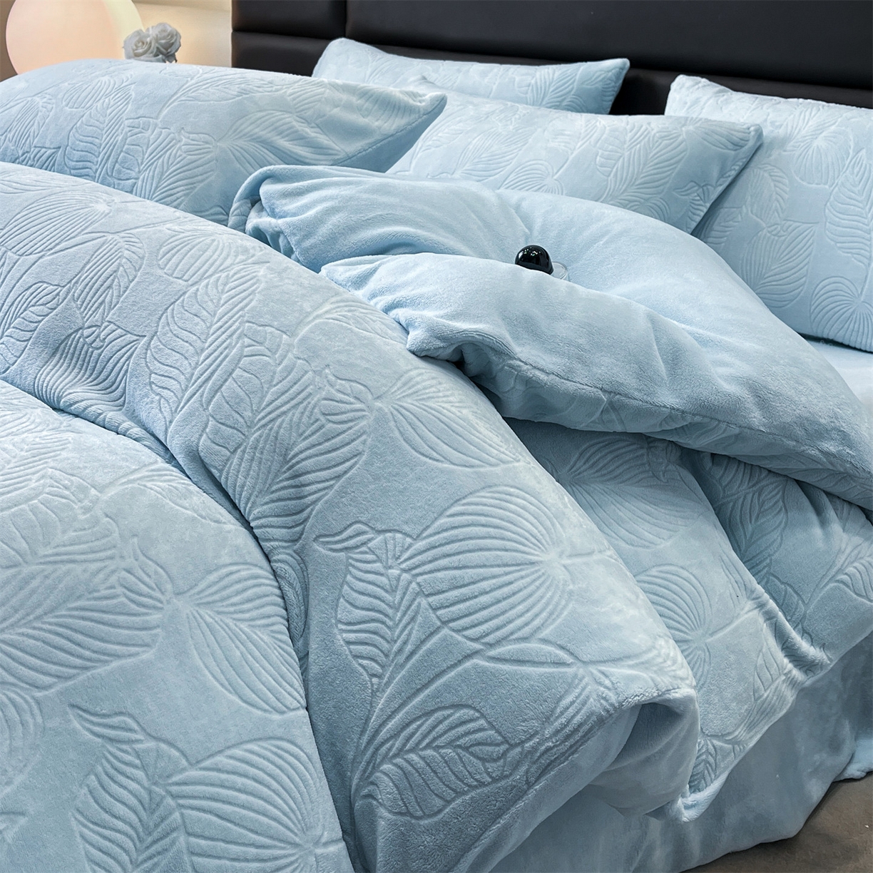 91家纺网 家纺一手货源 找家纺 星座家纺 2025新款牛奶绒雕花四件套 叶语-蓝