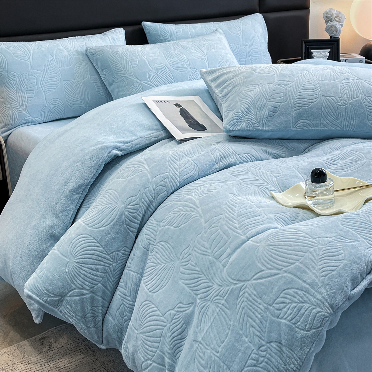 91家纺网 家纺一手货源 找家纺 星座家纺 2025新款牛奶绒雕花四件套 叶语-蓝