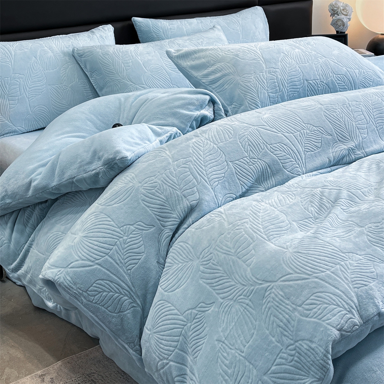 91家纺网 家纺一手货源 找家纺 星座家纺 2025新款牛奶绒雕花四件套 叶语-蓝