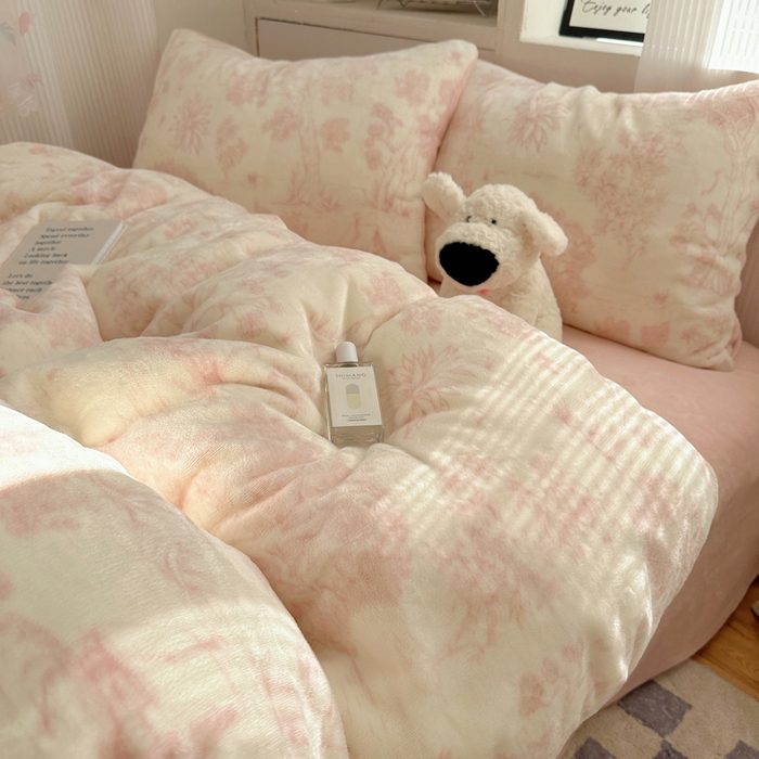 91家纺网 家纺一手货源 找家纺 小叮当家纺仓储工厂店 买家秀 爆款花型2025新款200克牛奶绒小清新卡通复古风四件套 藤蔓花影