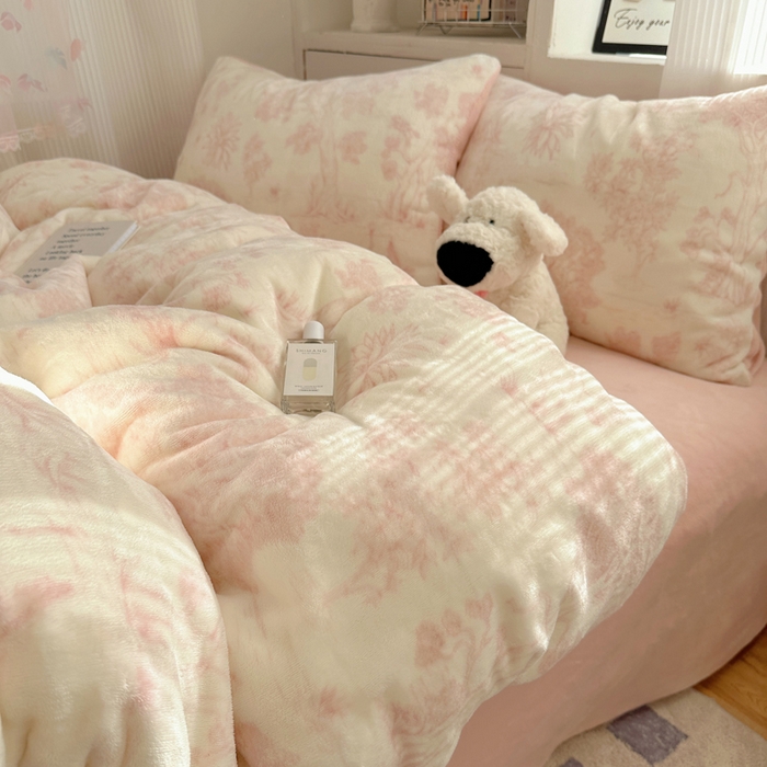 91家纺网 家纺一手货源 找家纺 小叮当家纺仓储工厂店 买家秀 爆款花型2025新款200克牛奶绒小清新卡通复古风四件套 藤蔓花影