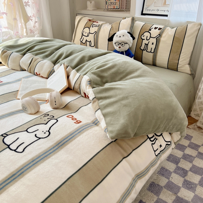 91家纺网 家纺一手货源 找家纺 小叮当家纺仓储工厂店 买家秀 爆款花型2025新款200克牛奶绒小清新卡通复古风四件套 线条小白狗