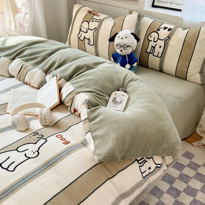 91家纺网 家纺一手货源 找家纺 小叮当家纺仓储工厂店 买家秀 爆款花型2025新款200克牛奶绒小清新卡通复古风四件套 线条小白狗