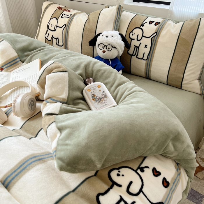 91家纺网 家纺一手货源 找家纺 小叮当家纺仓储工厂店 买家秀 爆款花型2025新款200克牛奶绒小清新卡通复古风四件套 线条小白狗