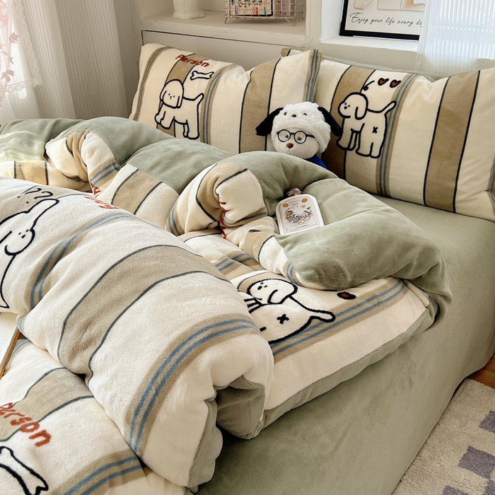 91家纺网 家纺一手货源 找家纺 小叮当家纺仓储工厂店 买家秀 爆款花型2025新款200克牛奶绒小清新卡通复古风四件套 线条小白狗