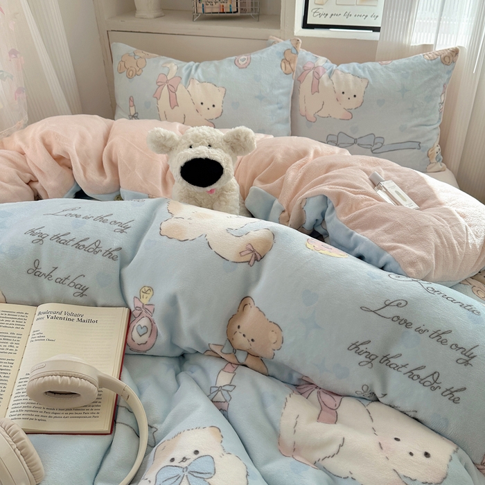 91家纺网 家纺一手货源 找家纺 小叮当家纺仓储工厂店 买家秀 爆款花型2025新款200克牛奶绒小清新卡通复古风四件套 小猫奶油