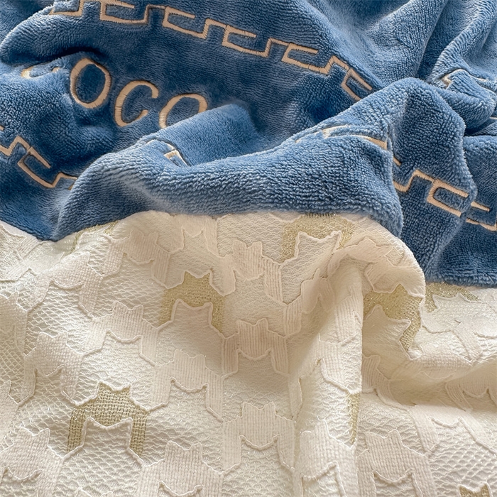 91家纺网 家纺一手货源 找家纺 灰鲸 2025新款牛奶绒拼接刺绣雕花套件-贝娜 贝娜-宾利蓝