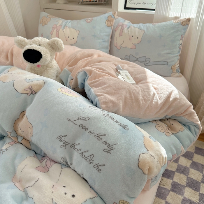 91家纺网 家纺一手货源 找家纺 小叮当家纺仓储工厂店 买家秀 爆款花型2025新款200克牛奶绒小清新卡通复古风四件套 小猫奶油