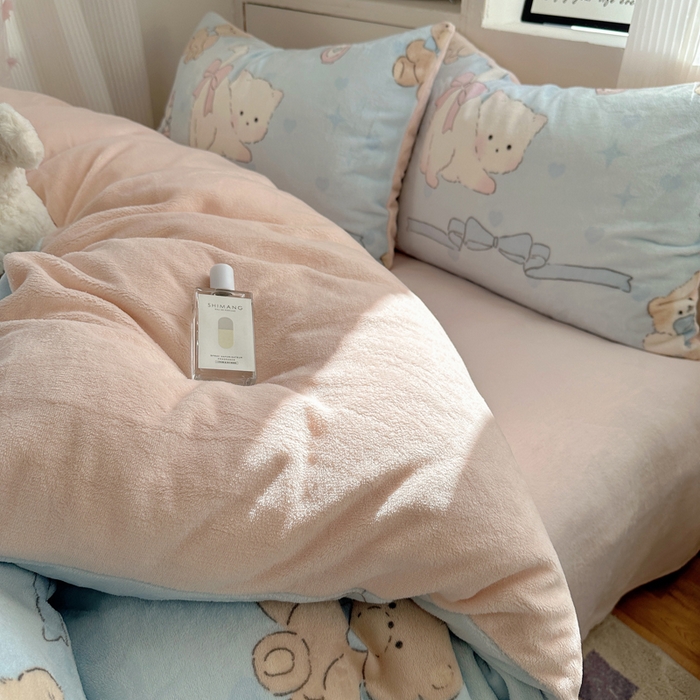 91家纺网 家纺一手货源 找家纺 小叮当家纺仓储工厂店 买家秀 爆款花型2025新款200克牛奶绒小清新卡通复古风四件套 小猫奶油