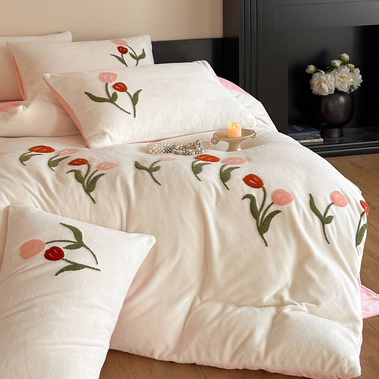 91家纺网 家纺一手货源 找家纺 如一 2025新款田园风毛巾绣牛奶绒四件套 郁香-白粉