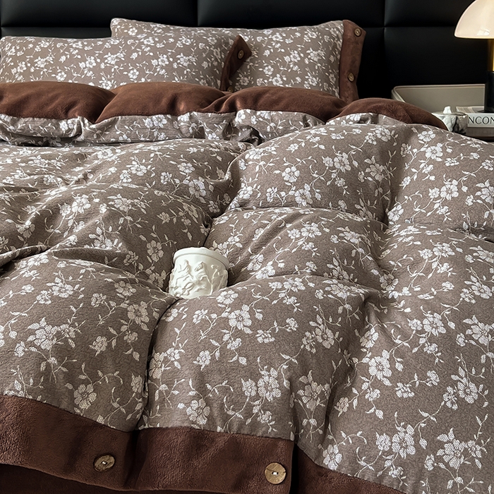 91家纺网 家纺一手货源 找家纺 绒城 2025新款水洗原麻拼牛奶绒四件套麻拼绒四件套纽扣四件套-原麻 原麻-花梦