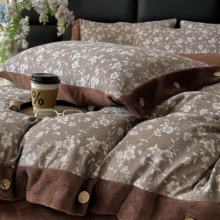 91家纺网 家纺一手货源 找家纺 绒城 2025新款水洗原麻拼牛奶绒四件套麻拼绒四件套纽扣四件套-原麻 原麻-花梦