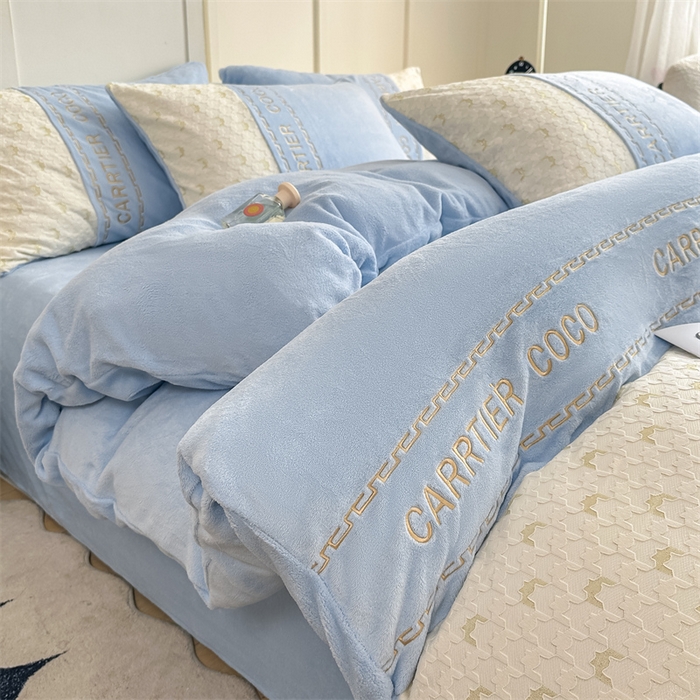 91家纺网 家纺一手货源 找家纺 灰鲸 2025新款牛奶绒拼接刺绣雕花套件-贝娜 贝娜-繁星蓝