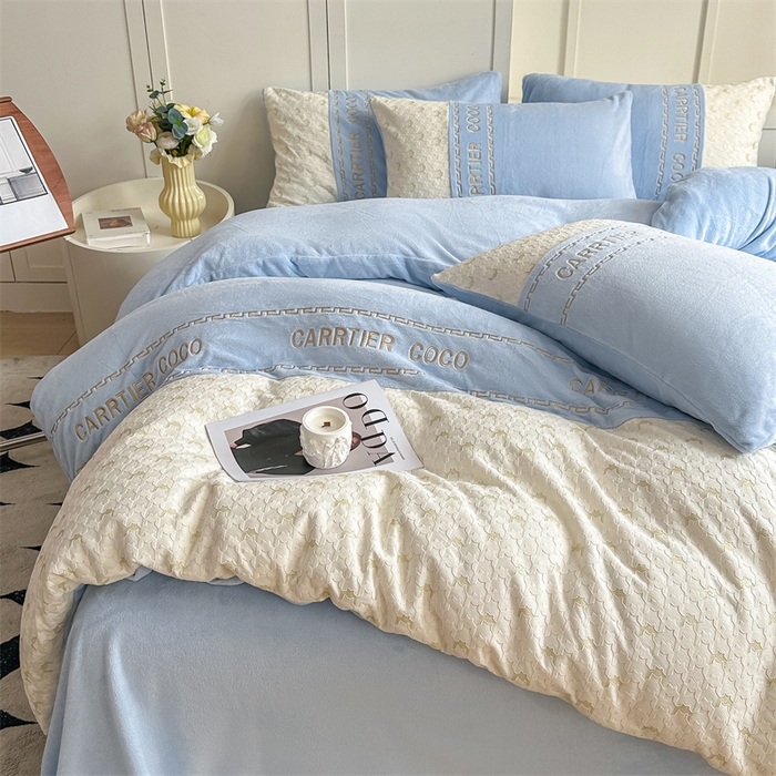 91家纺网 家纺一手货源 找家纺 灰鲸 2025新款牛奶绒拼接刺绣雕花套件-贝娜 贝娜-繁星蓝