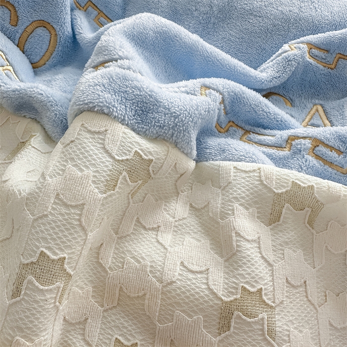 91家纺网 家纺一手货源 找家纺 灰鲸 2025新款牛奶绒拼接刺绣雕花套件-贝娜 贝娜-繁星蓝