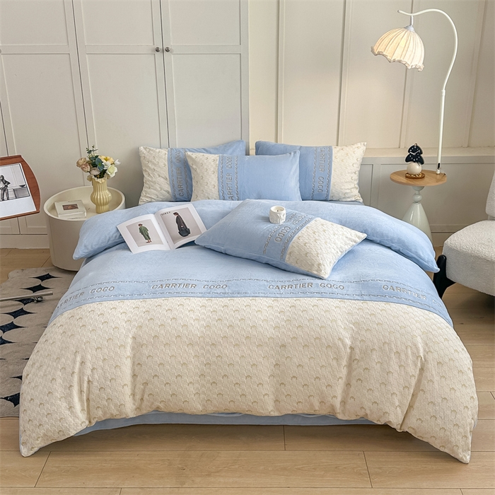 91家纺网 家纺一手货源 找家纺 灰鲸 2025新款牛奶绒拼接刺绣雕花套件-贝娜 贝娜-繁星蓝