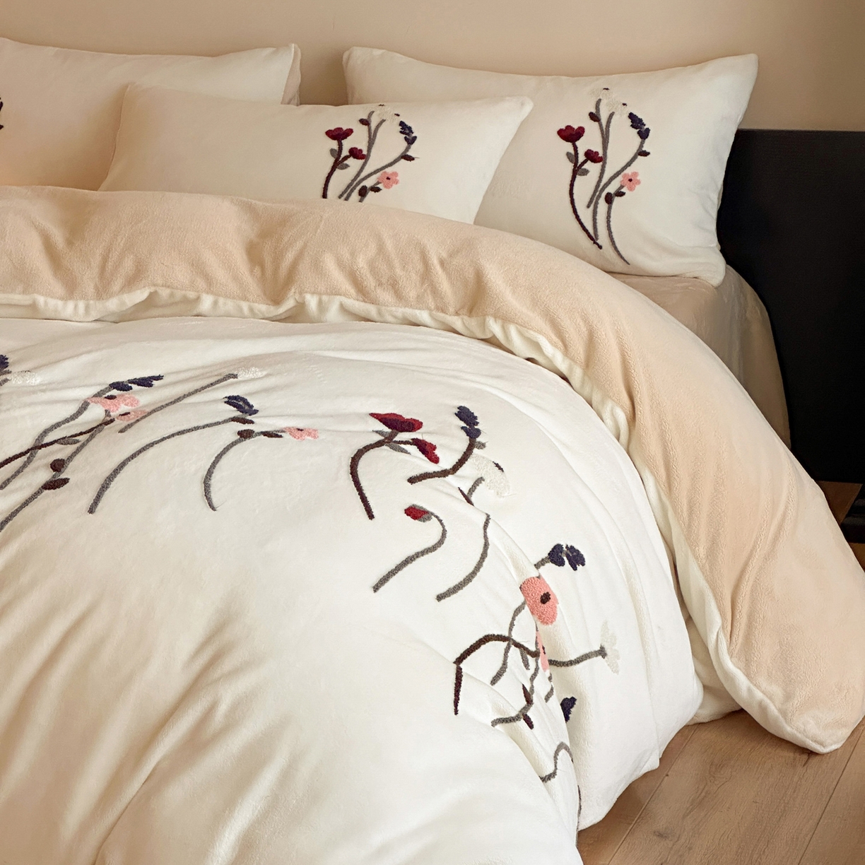 如一 2025新款田园风毛巾绣牛奶绒四件套 幽兰-白咖