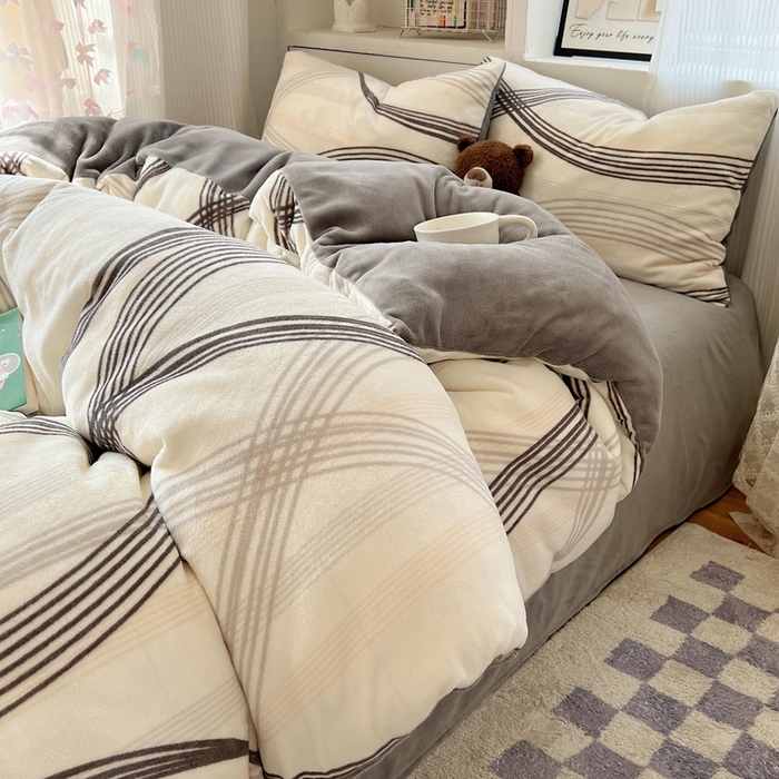 91家纺网 家纺一手货源 找家纺 小叮当家纺仓储工厂店 买家秀 爆款花型2025新款200克牛奶绒小清新卡通复古风四件套 旋律灰