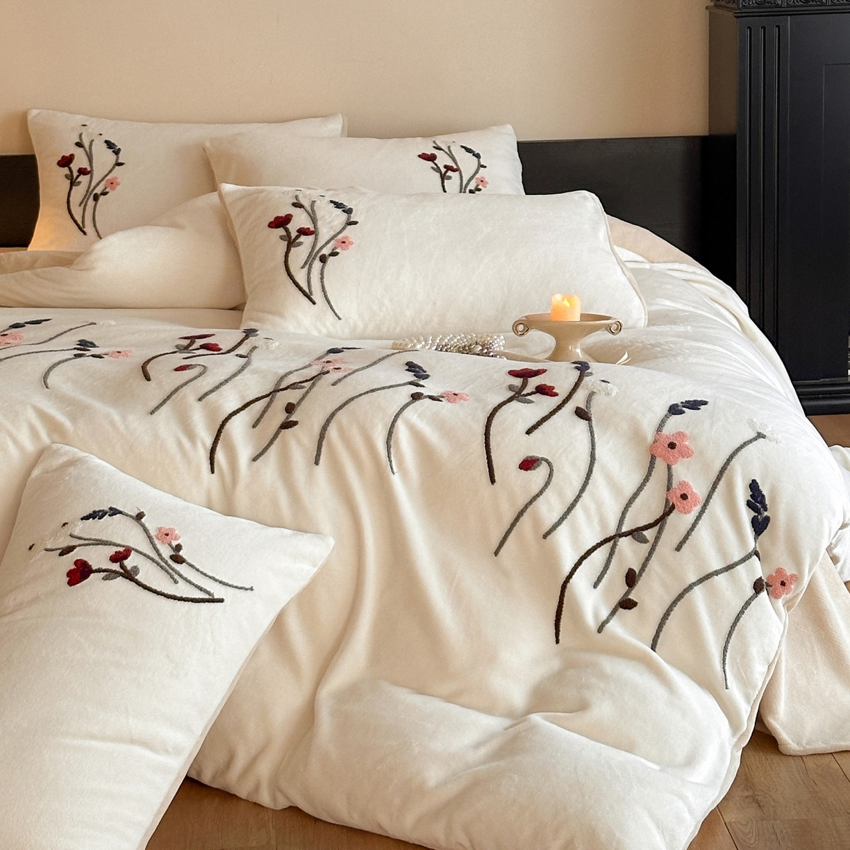 91家纺网 家纺一手货源 找家纺 如一 2025新款田园风毛巾绣牛奶绒四件套 幽兰-白咖