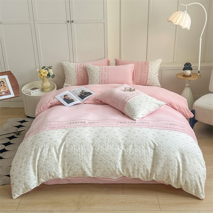 91家纺网 家纺一手货源 找家纺 灰鲸 2025新款牛奶绒拼接刺绣雕花套件-贝娜 贝娜-可可粉