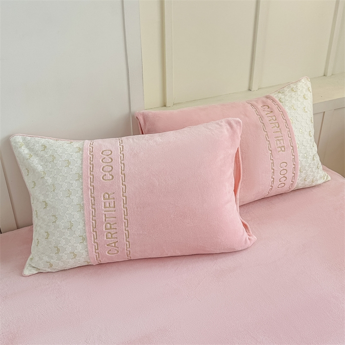 91家纺网 家纺一手货源 找家纺 灰鲸 2025新款牛奶绒拼接刺绣雕花套件-贝娜 贝娜-可可粉