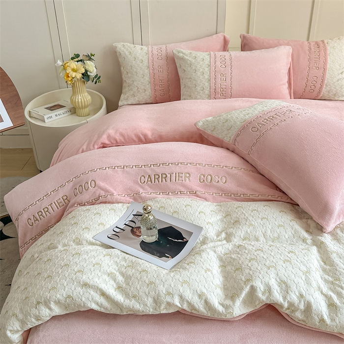 91家纺网 家纺一手货源 找家纺 灰鲸 2025新款牛奶绒拼接刺绣雕花套件-贝娜 贝娜-可可粉