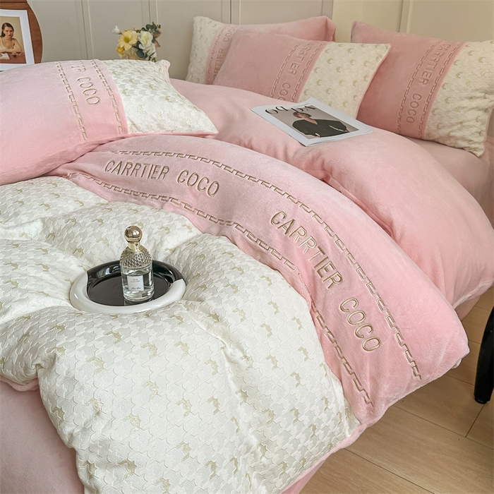 91家纺网 家纺一手货源 找家纺 灰鲸 2025新款牛奶绒拼接刺绣雕花套件-贝娜 贝娜-可可粉