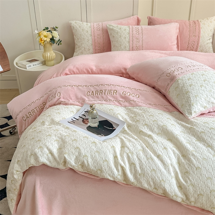 91家纺网 家纺一手货源 找家纺 灰鲸 2025新款牛奶绒拼接刺绣雕花套件-贝娜 贝娜-可可粉