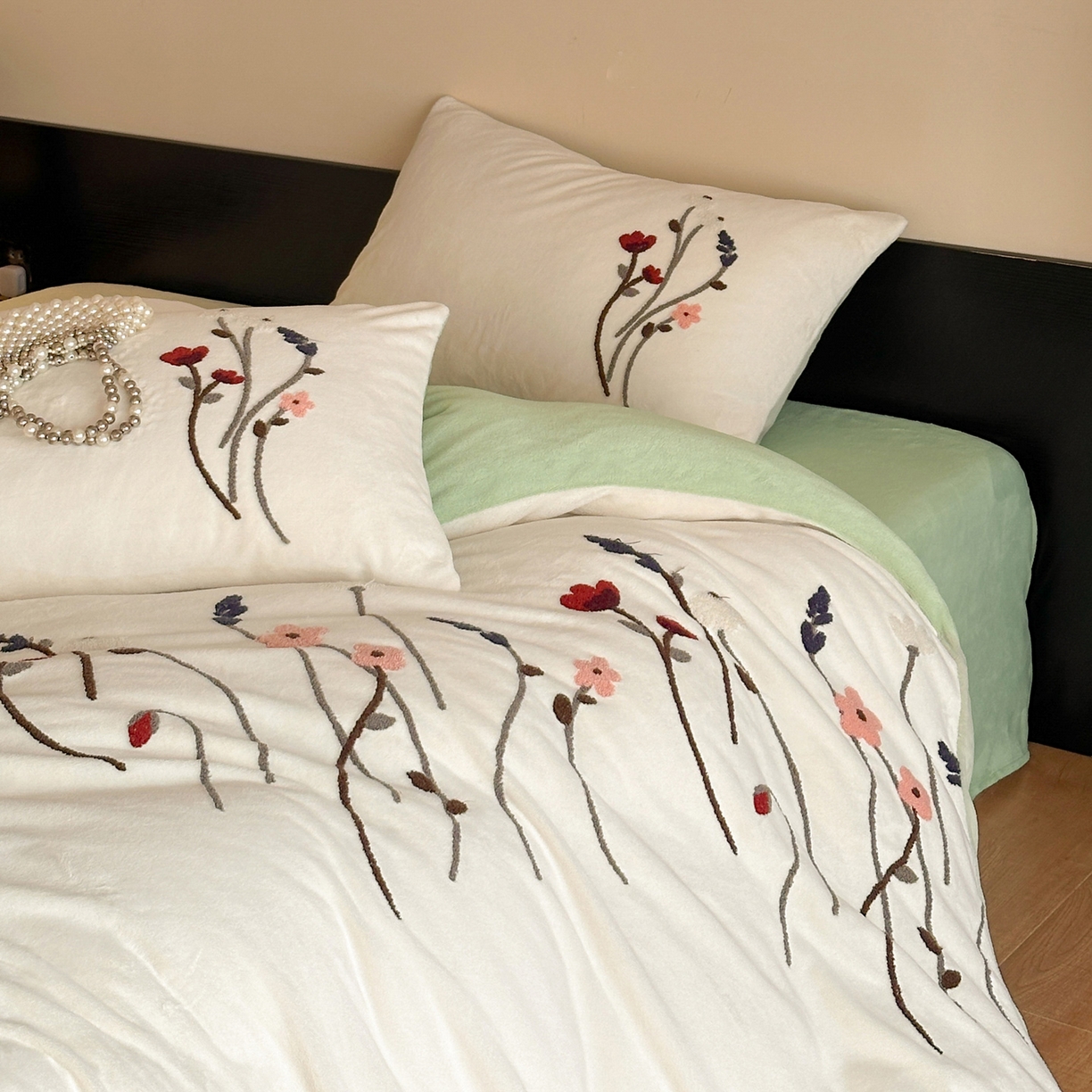 91家纺网 家纺一手货源 找家纺 如一 2025新款田园风毛巾绣牛奶绒四件套 幽兰-白绿