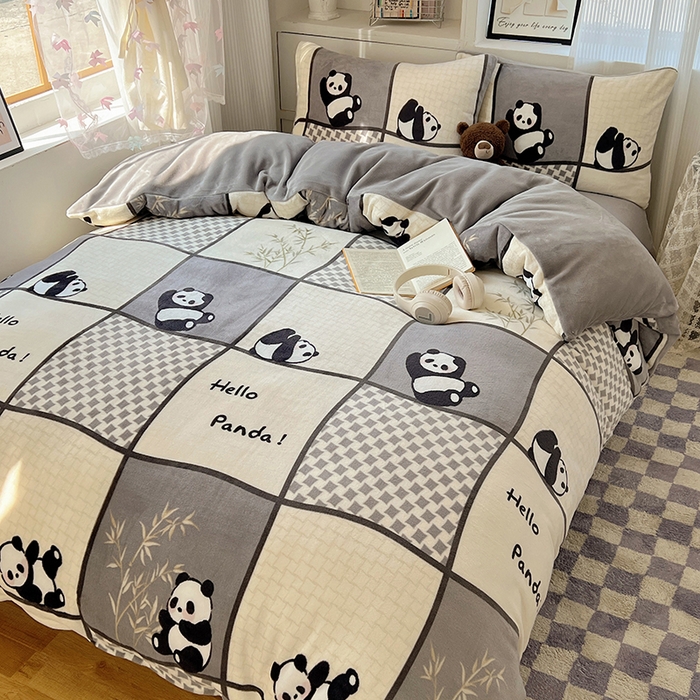 小叮当家纺仓储工厂店 买家秀 爆款花型2025新款200克牛奶绒小清新卡通复古风四件套 竹林团子