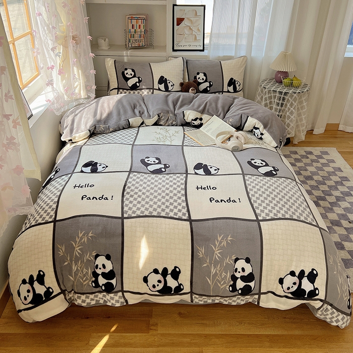 91家纺网 家纺一手货源 找家纺 小叮当家纺仓储工厂店 买家秀 爆款花型2025新款200克牛奶绒小清新卡通复古风四件套 竹林团子